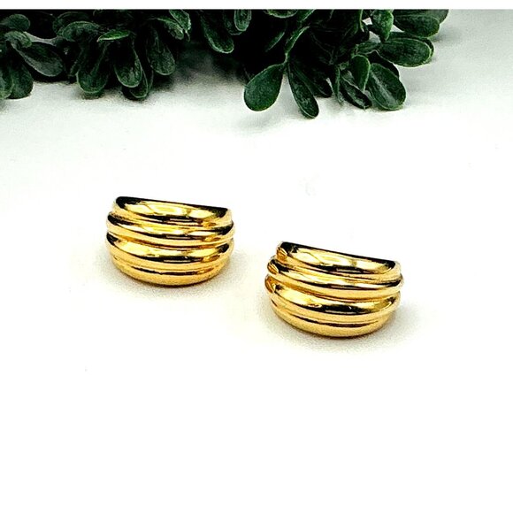 Gold Tone Earrings Ribbed Design Vintage Jewelry by Krementz - Picture 1 of 7